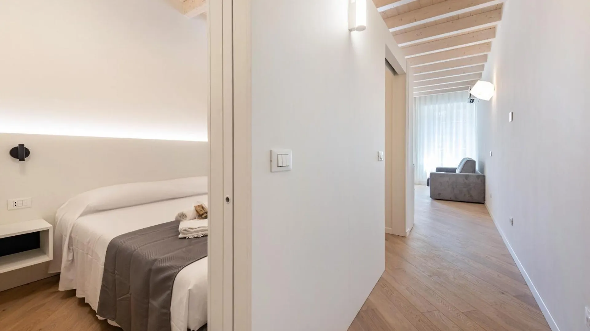 Aa Imbarcadero Apartments Salò 0*,  İtalya